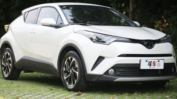 为单身的你们而选，斗车妹试驾丰田奕泽IZOA