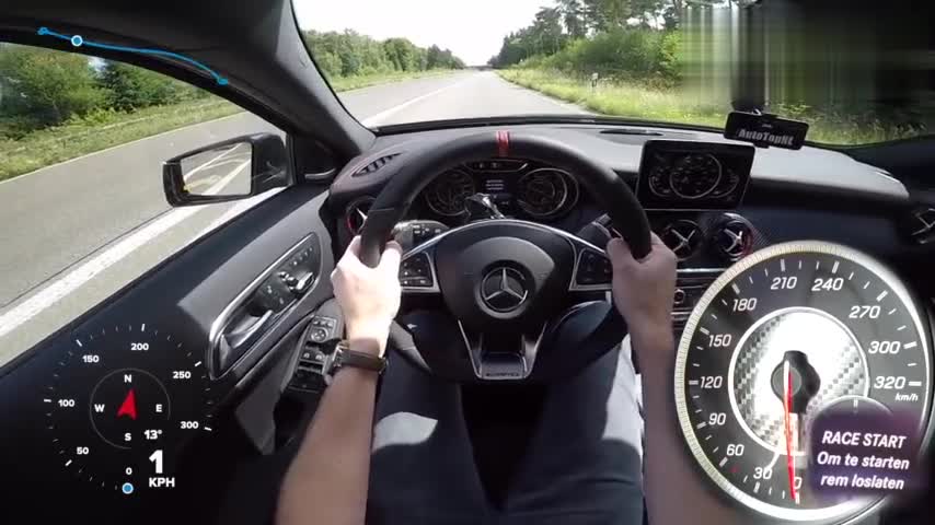 宝马M2 vs奔驰A45 AMG 0 - 250第一视角不限速狂飙，眼神跟不上了