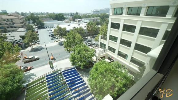 手握星巴克弹射奥迪RS3!真是快！