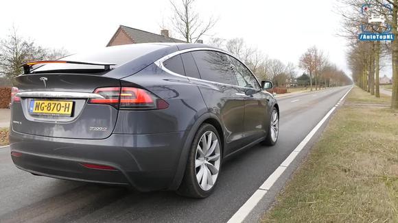 特斯拉ModelX P100D 保时捷卡宴Turbo加速对比