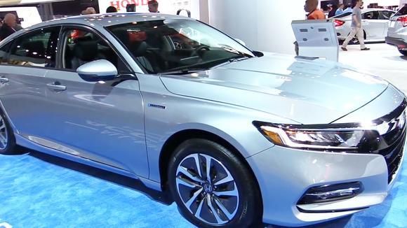 本田放大招，新雅阁混动版，加满油可以跑1000公里，19.98万起售