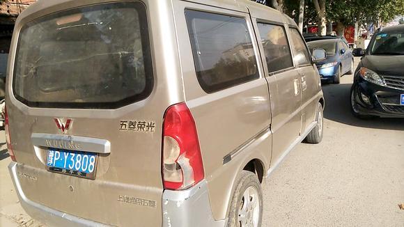 2009年的五菱荣光，5千买的价格怎么样，就是发动机漏油