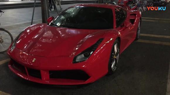偶遇法拉利488 GTB 跑车！