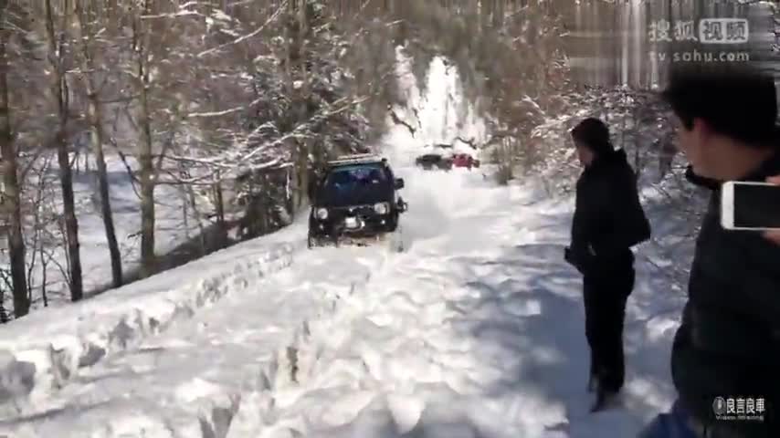 铃木吉姆尼越野趟雪，目测20CM厚