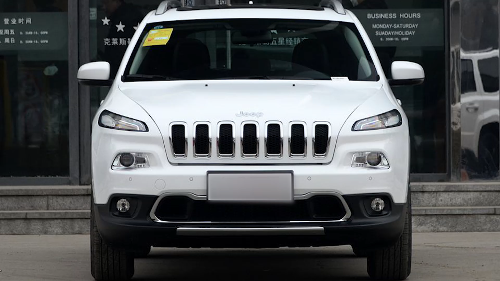 广州车展JEEP新老款自由光横屏：取消“眯眯眼”，搭牧马人发动机