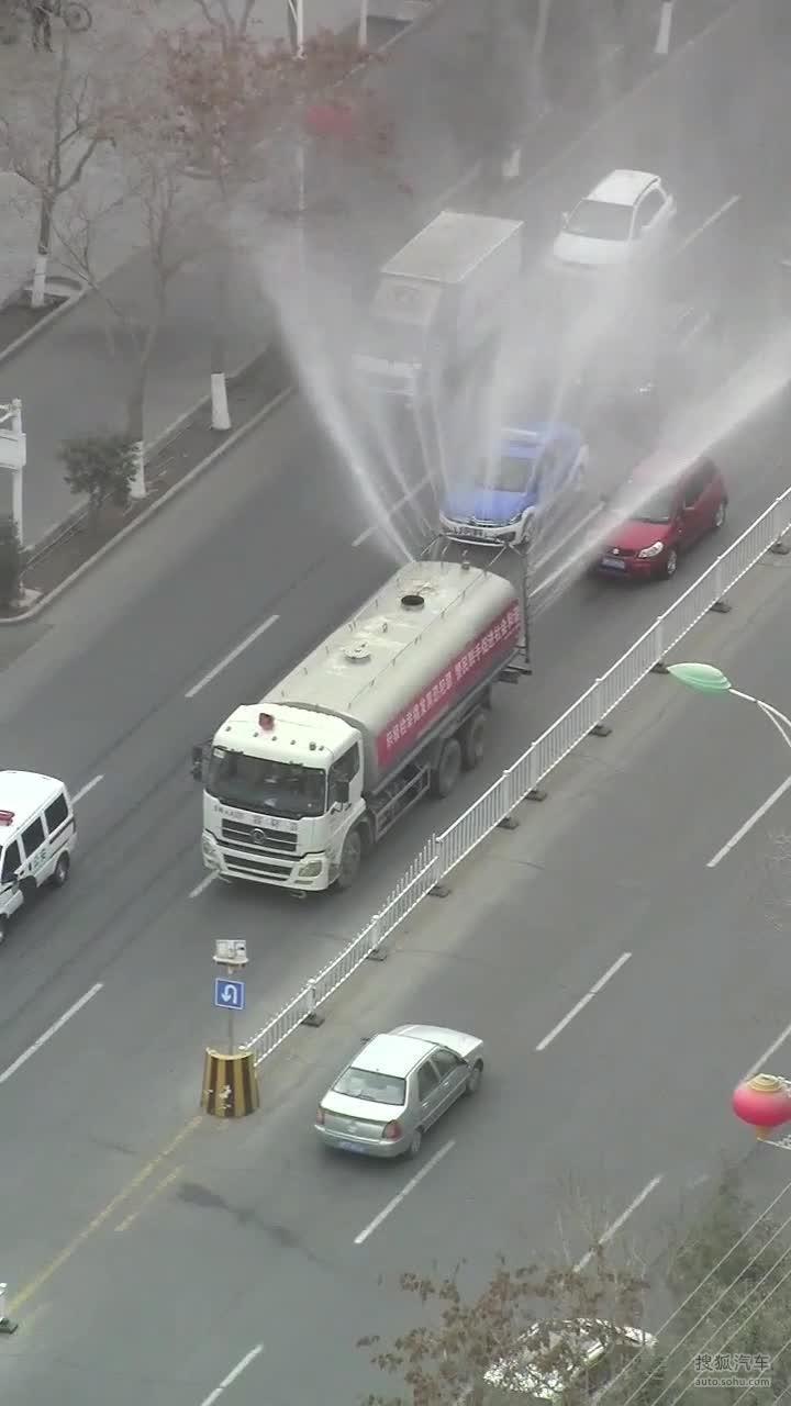 库尔勒彩虹洒水车又来了