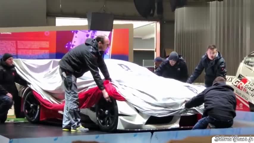 好想去揭开那层布 新款丰田Supra登陆车展