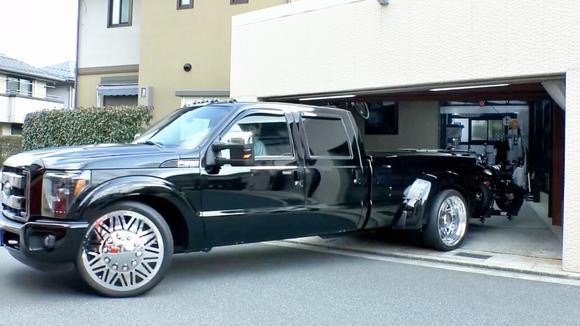 价值100万多的福特F350，倒车入库时才知道啥叫霸气！