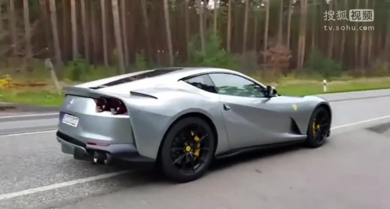 法拉利812 Superfast，上了高速你才知道它多狠