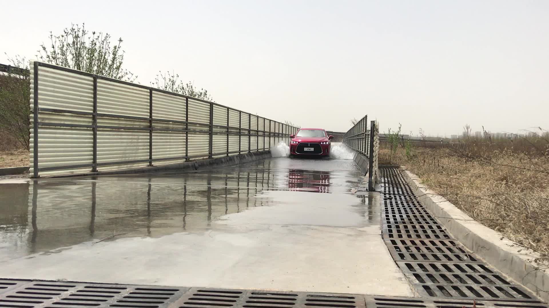 WEY P8涉水