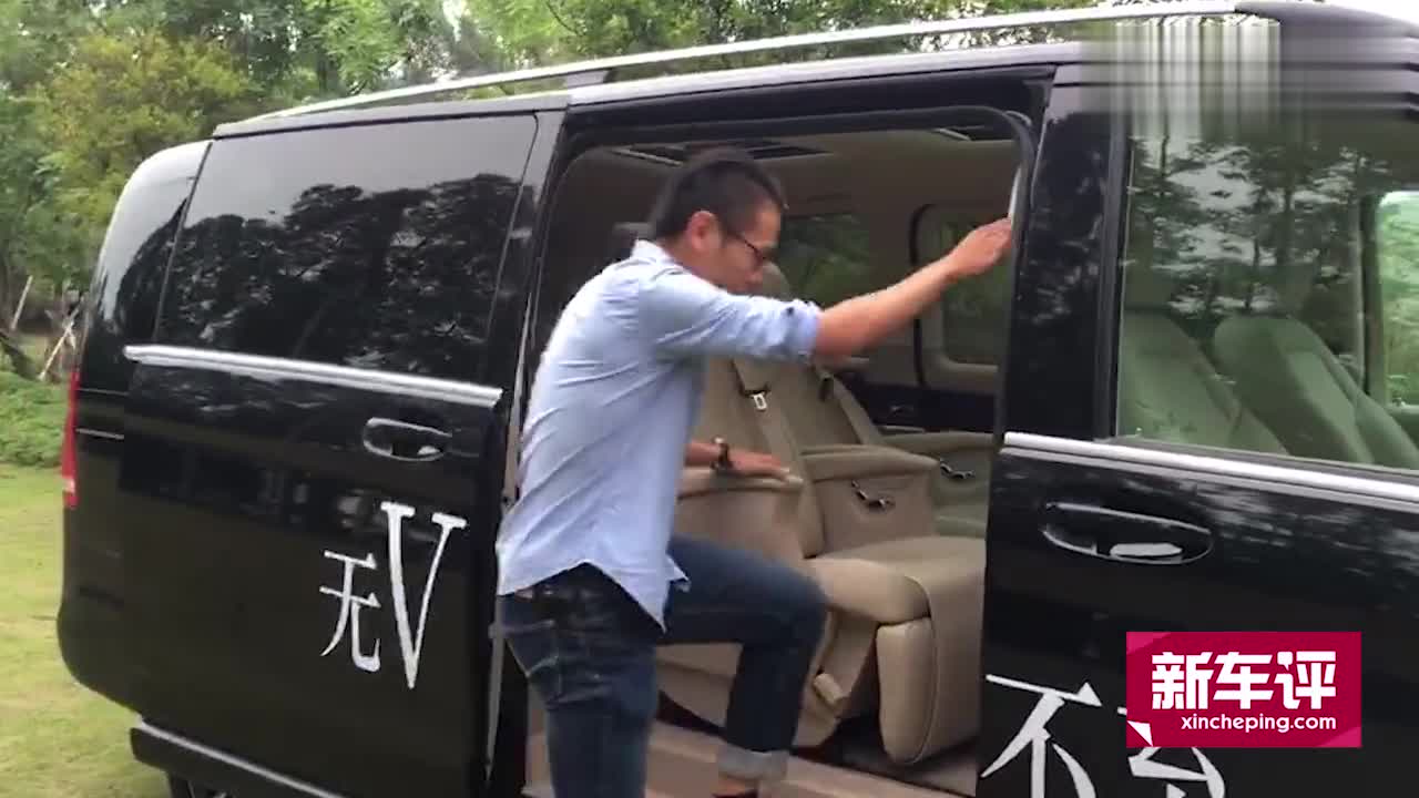 新车评现场快评：坐上奔驰V级的奢华后座是怎样一种体验