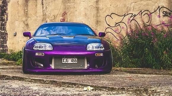 美女与她的丰田Supra，人和车都一样性感！