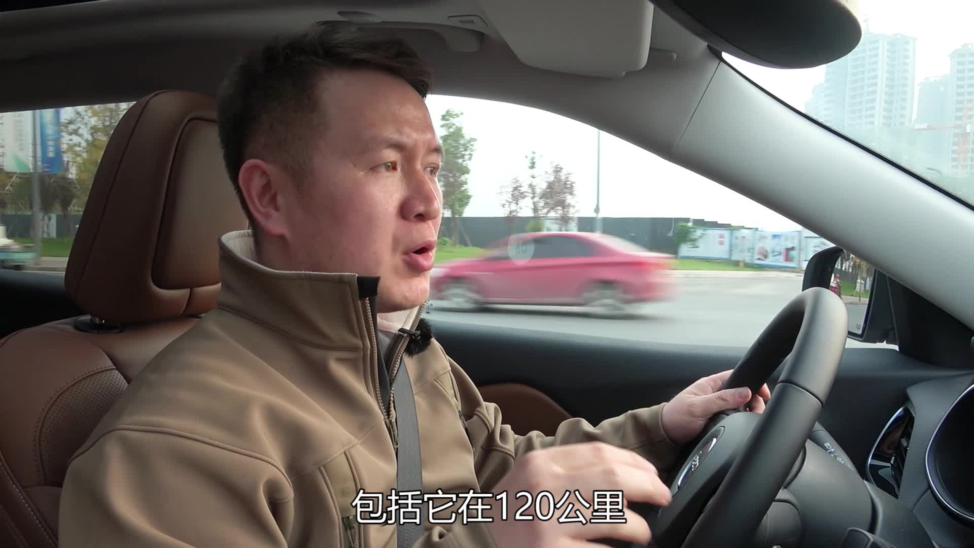 老司机试车颜值高配置强起售不到20万自由光这是要大卖