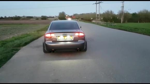 奥迪 RS4 改装排气，这火舌太彪悍了