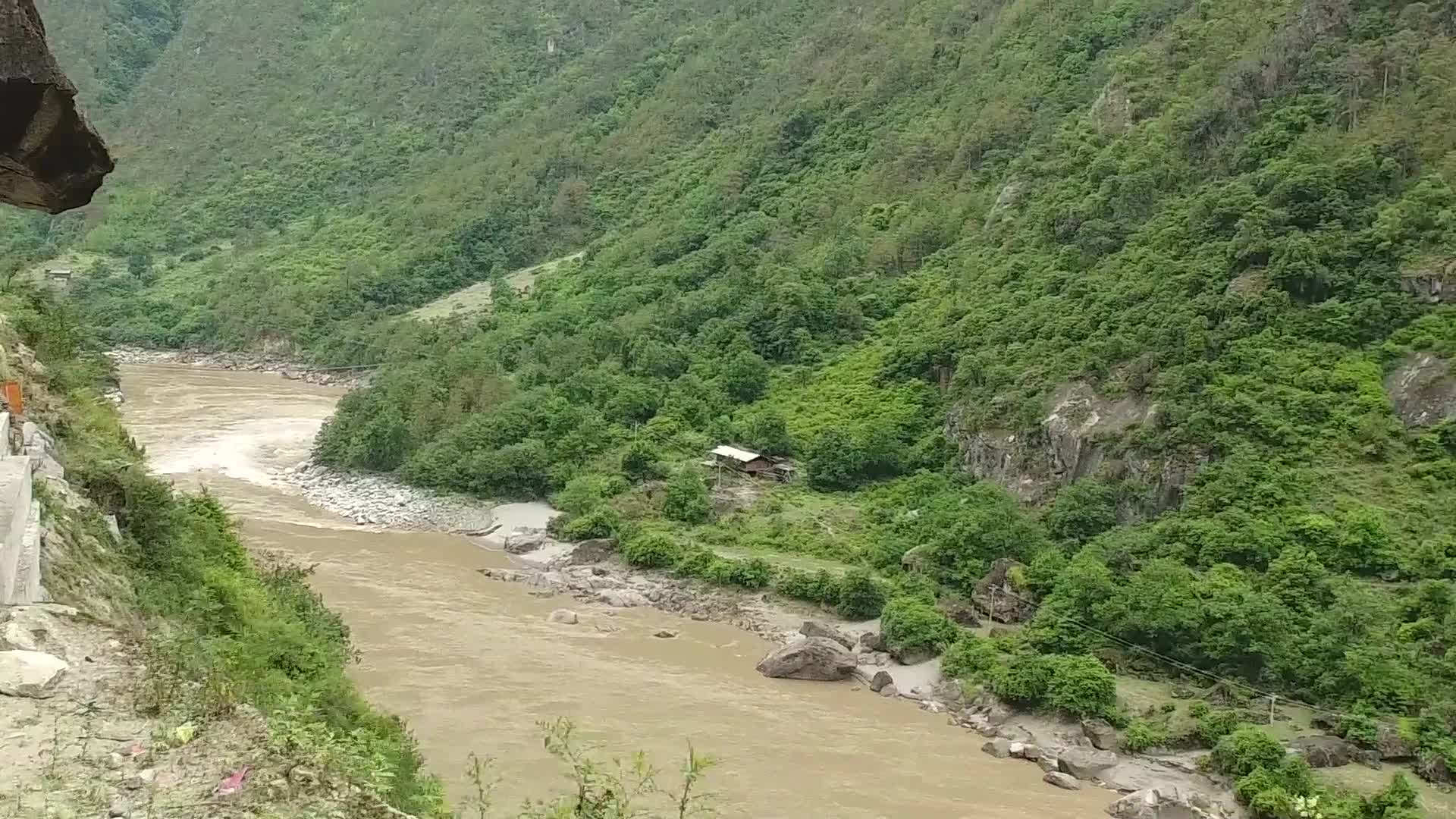 深入丙察察，吴佩与长安CS95的探险之路