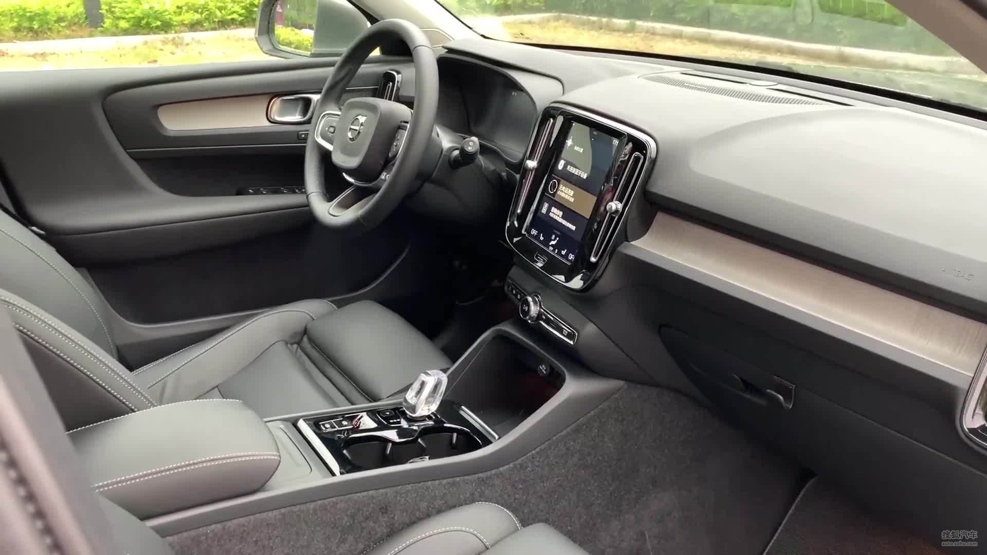 一定要记得XC40有哪些储物空间，接女朋友之前要是忘了收拾就尴尬咯