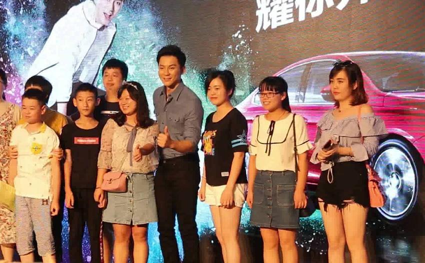 以时尚的名义开跑 东风标致308代言人李晨亮相合肥