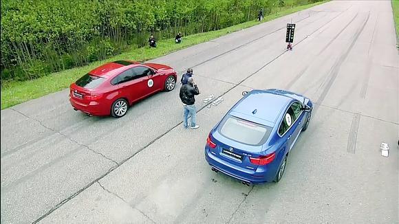 两辆宝马X6M比拼直线加速，网友：红车的赛车手是不是没睡醒？