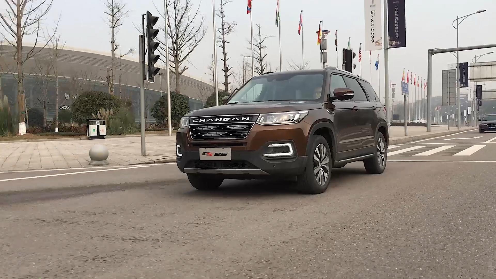 颜宇鹏YYP试驾长安CS95，乏善可陈的设计