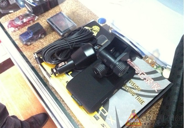 狮子加装行车记录仪作业 点烟器供电&隐藏布