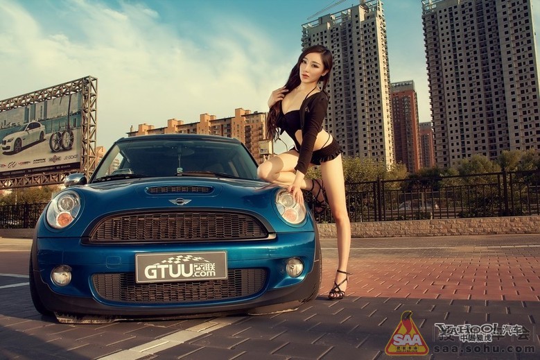 大胸车模喜欢上小MINI_<em>香车美女</em>_<em>搜狐</em>车友会