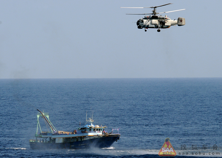 各国海军在亚丁湾护航作业_汽车与武器装备