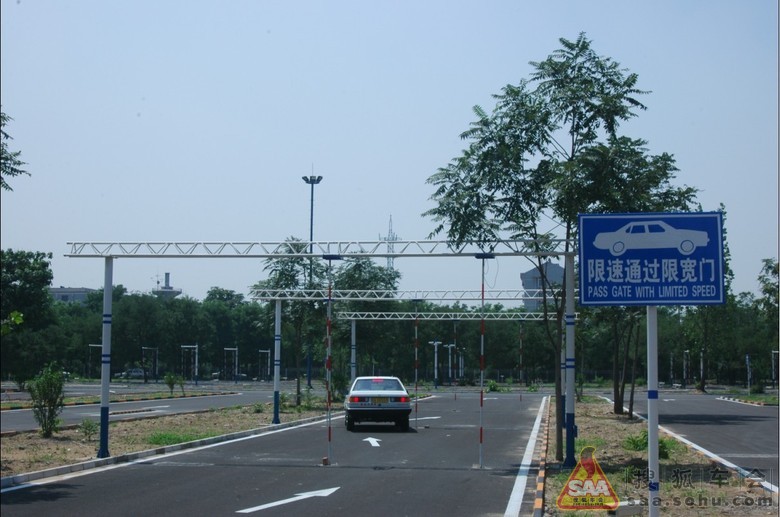 公交驾校科目二内路考试项目 - 公交驾校