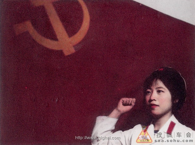 着PLA海军74式军装夏装的<em>女兵</em>_<em>汽车</em>与武器装