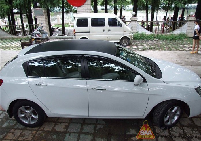 白色帝豪1.5RV舒适改 黑顶 加 内部装饰_吉利