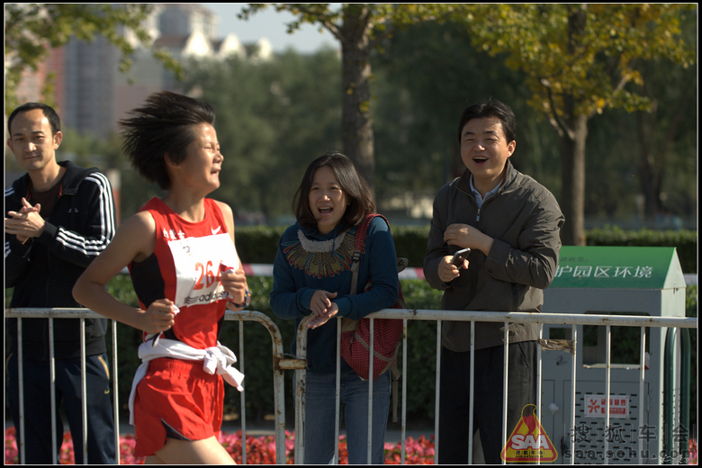 中国选手第22次捧起北京马拉松女子冠军_搜狐