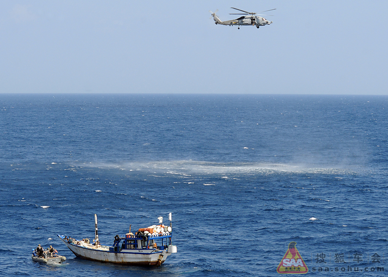 各国海军在亚丁湾护航作业_汽车与武器装备