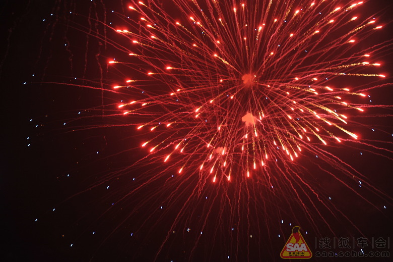 假玩乐作业】2012龙年初一放焰火真实纪录_秦