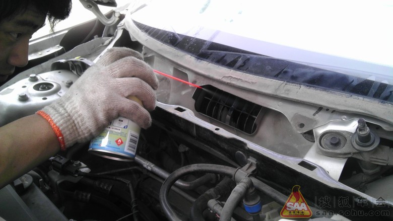 关于汽车空调管道清洗和充冷媒_青岛福克斯论