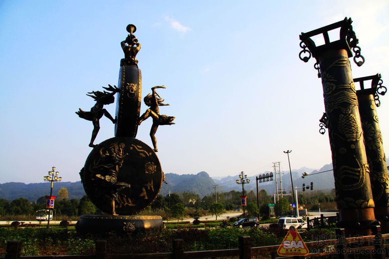 大山之中的繁华都市:《印象张家界》_北京车友