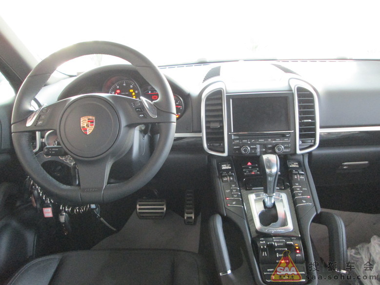 卡扎菲最美女保镖遭人轮女干 - 卡宴车友会