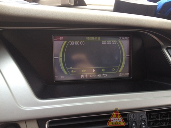 青岛奥迪A4L加装手写触摸凯立德地图导航 倒