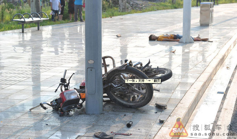 9名青少年骑摩托车追逐打闹 3人身亡