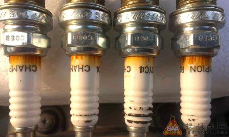 大家帮忙看看2.0狮跑的火花塞是不是该换了_狮