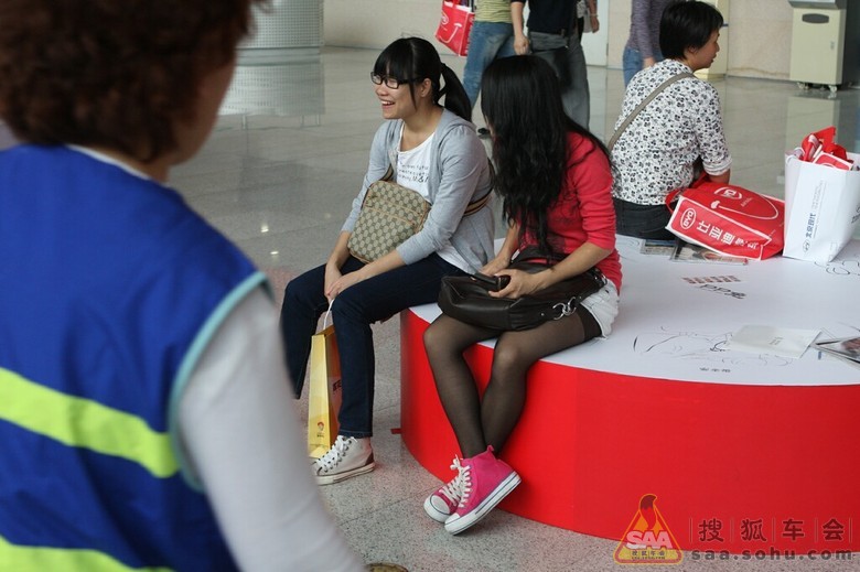 酷似郑<em>海霞女儿</em>的广州车展表情姐 - 广州车友