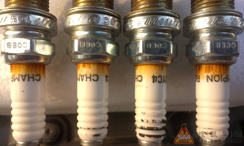 大家帮忙看看2.0狮跑的火花塞是不是该换了