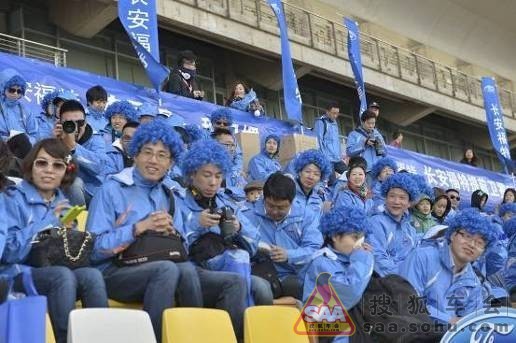 ...哈哈!跟随同福堂车友会的亲们,现场为咱们的长安福特车队加油!