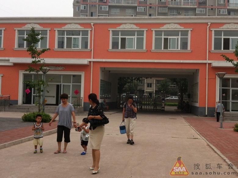 去敬老院看望老人活动归来