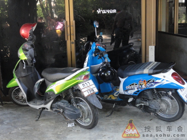 在泰国老百姓骑摩托车就是他们生命中的一部分