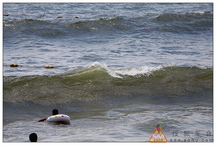 日照金沙滩的海浪 - 汽车60部队