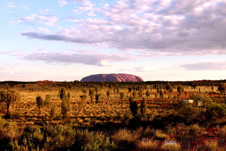 艾尔斯岩--澳洲中部沙漠游