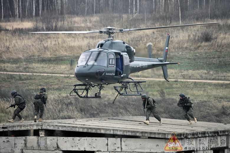 法国小松鼠AS355直升机_汽车与武器装备