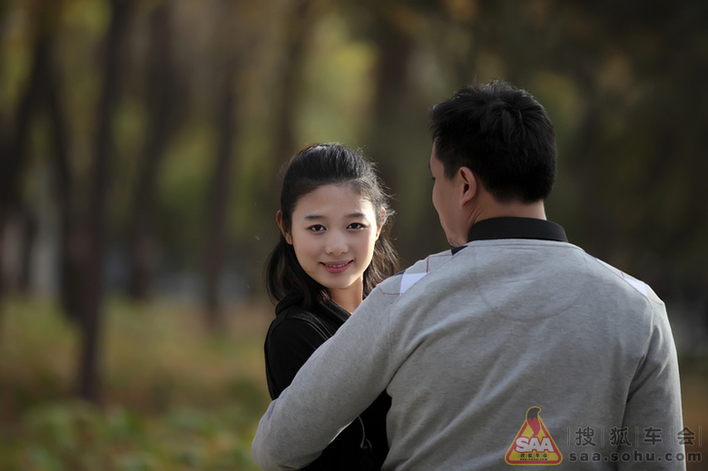 钓鱼台银杏树下拍美女与帅哥 - 搜狐焦圈摄影