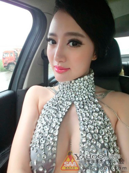 第一车模吴雨婵爆乳亮相 不慎露毛似未穿底裤