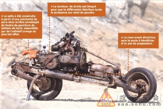 沙漠中的被困男子用损坏的汽车制造摩托车逃生