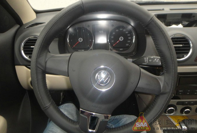 自动品雅1.6朗逸加装手缝方向盘套